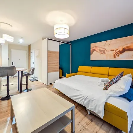 Apartment Traugutta Stylish Free Parking By Bookinghost