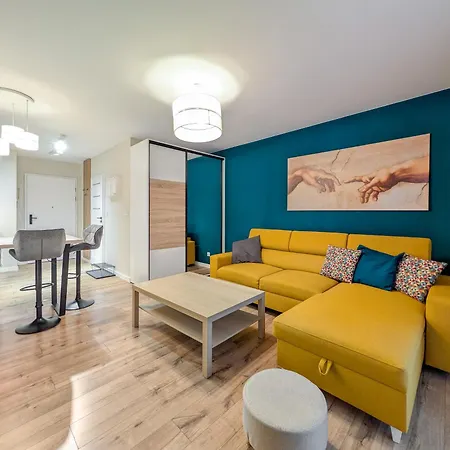 Apartment Traugutta Stylish Free Parking By Bookinghost