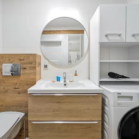 Apartment Traugutta Stylish Free Parking By Bookinghost
