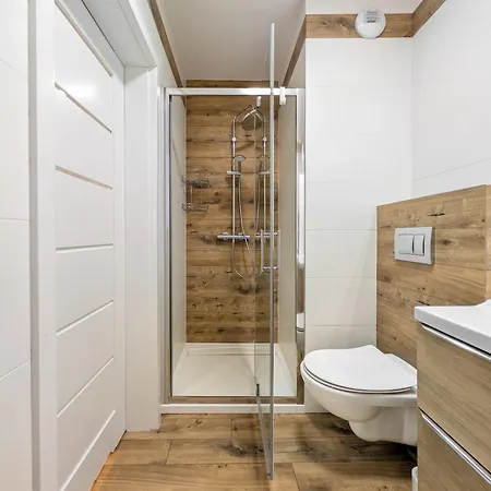 Appartement Traugutta Stylish Free Parking By Bookinghost