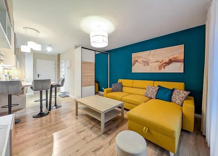 Apartment Traugutta Stylish Free Parking By Bookinghost