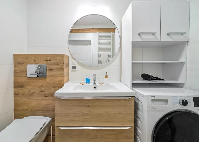 Apartment Traugutta Stylish Free Parking By Bookinghost