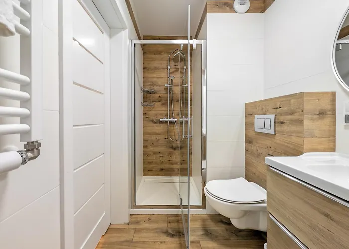 Apartment Traugutta Stylish Free Parking By Bookinghost