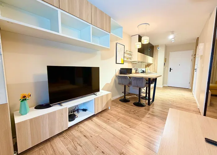 Apartment Traugutta Stylish Free Parking By Bookinghost